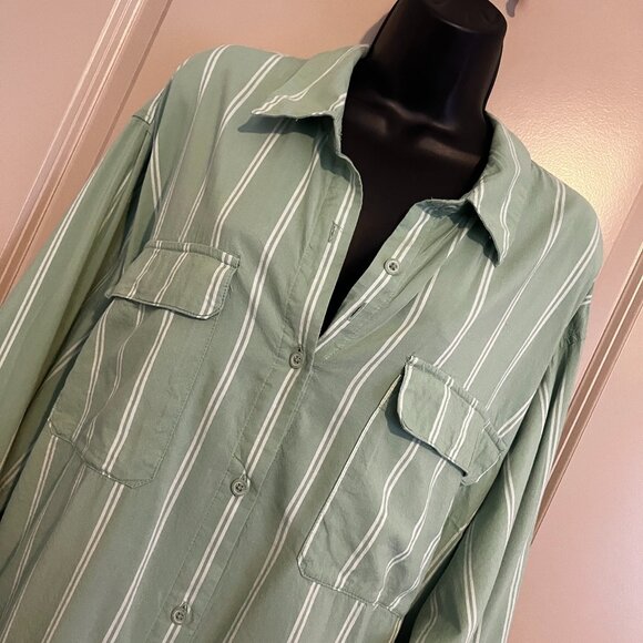 Women's 2X Green & White Button Down Blouse - Picture 1 of 8